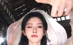 跨性别老师戴巨乳上课